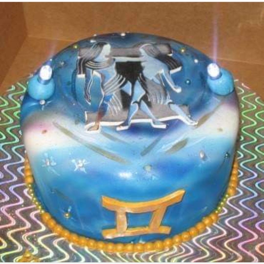 متولدین اول تا آخر خرداد دارای نشان خورشیدی دو قلو ، دوپیکر یا جمینای هستند